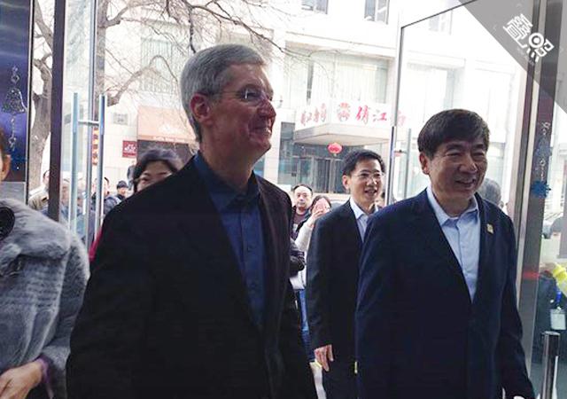 庫(kù)克第二次訪華推動(dòng)與中國(guó)移動(dòng)合作