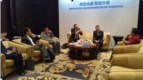 譚文勝發(fā)布會后怒摔手機