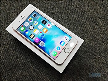 手機(jī)屏幕革新之路蘋果向左三星向右