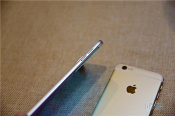 手機(jī)屏幕革新之路蘋果向左三星向右