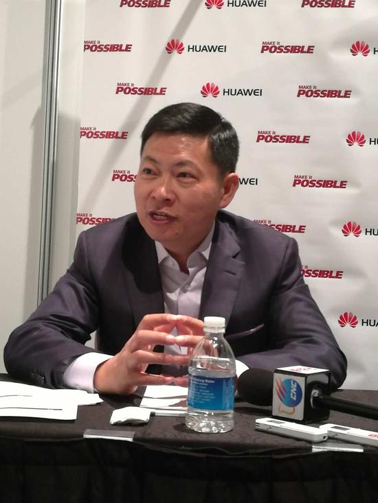 華為余承東：Mate8不到一個(gè)月銷(xiāo)量超百萬(wàn)