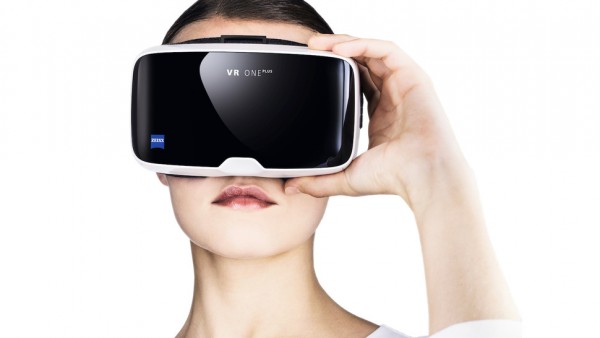 蔡司發(fā)布第二代頭戴設(shè)備 可放入智能手機(jī)