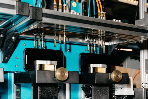 Moto Z幕后故事：聯(lián)想很瘋狂 用搭積木的方式造手機