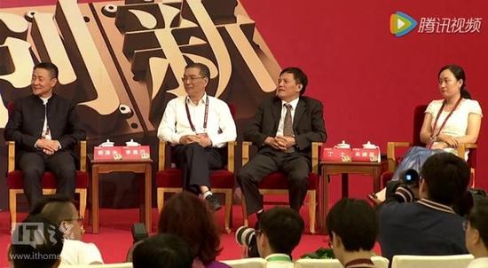 董明珠為證明格力手機質(zhì)量怒摔手機！撂狠話：你敢摔嗎？