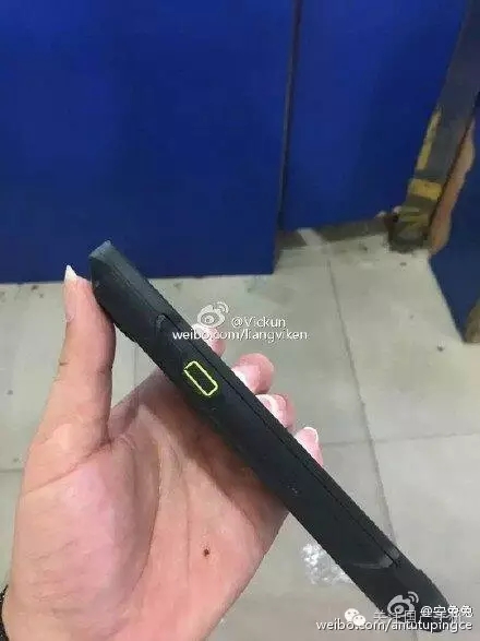 順豐也出手機了!超厚耐摔可當板磚使