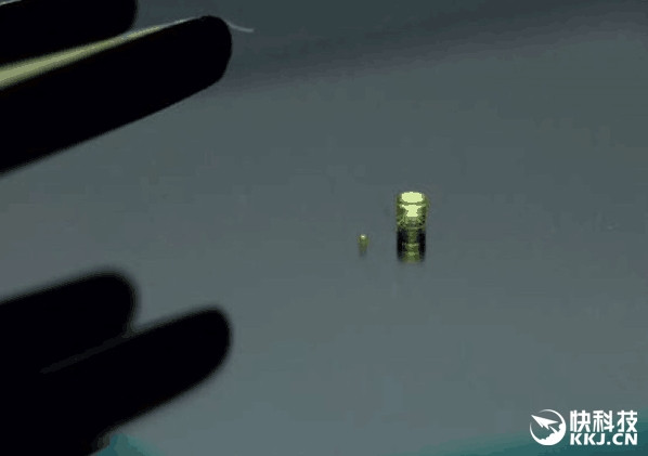 德國推出全球最小鏡頭 比紙還要薄