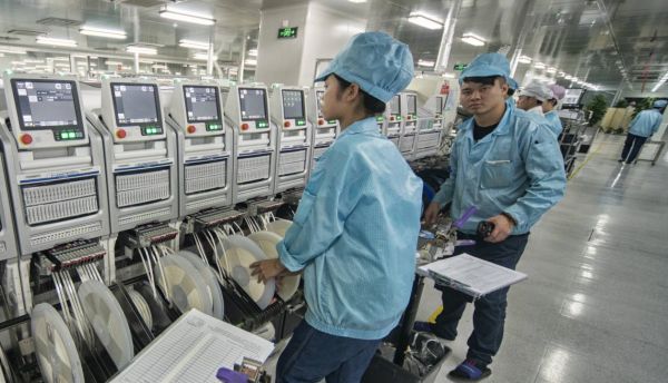 西媒：智能手機(jī)引領(lǐng)"中國創(chuàng)造" 改變"外來妹"生活