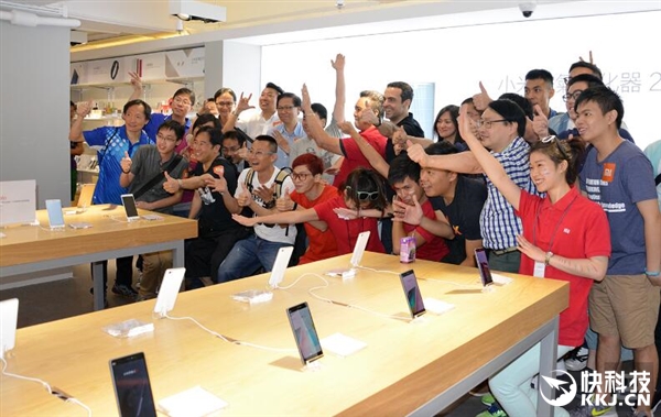 重回巔峰！小米手機(jī)銷售策略調(diào)整：開1000家零售店