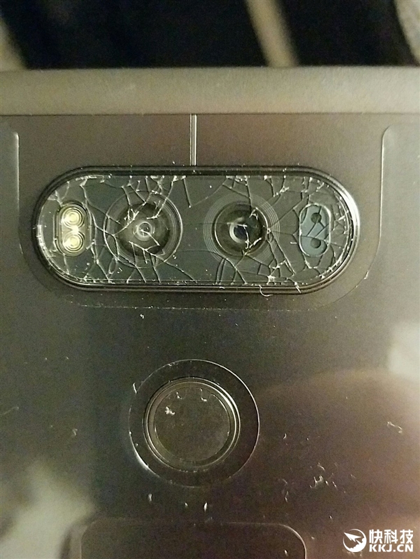 攝像頭玻璃自爆!LG新旗艦機(jī)V20遭質(zhì)量BUG:老外吐槽