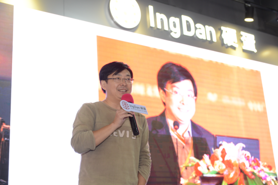 酷酷科技全景頭戴影院震撼來襲 AR迎來全新發(fā)展