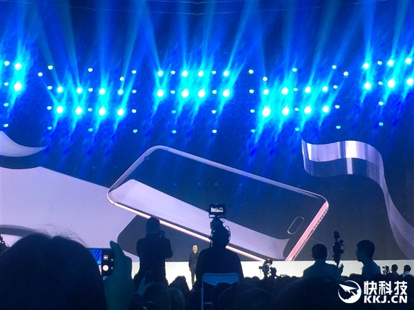 史上最驚艷！榮耀Magic正式亮相：八曲面、正反雙攝