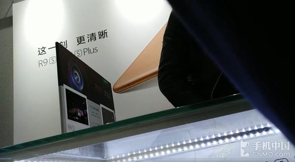 暗訪線下手機(jī)賣場(chǎng) 被促銷員神論驚呆了