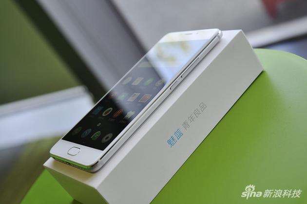 魅藍(lán)E2正式發(fā)布：魅族選擇&ldquo;刪去&rdquo;的是那枚閃光燈