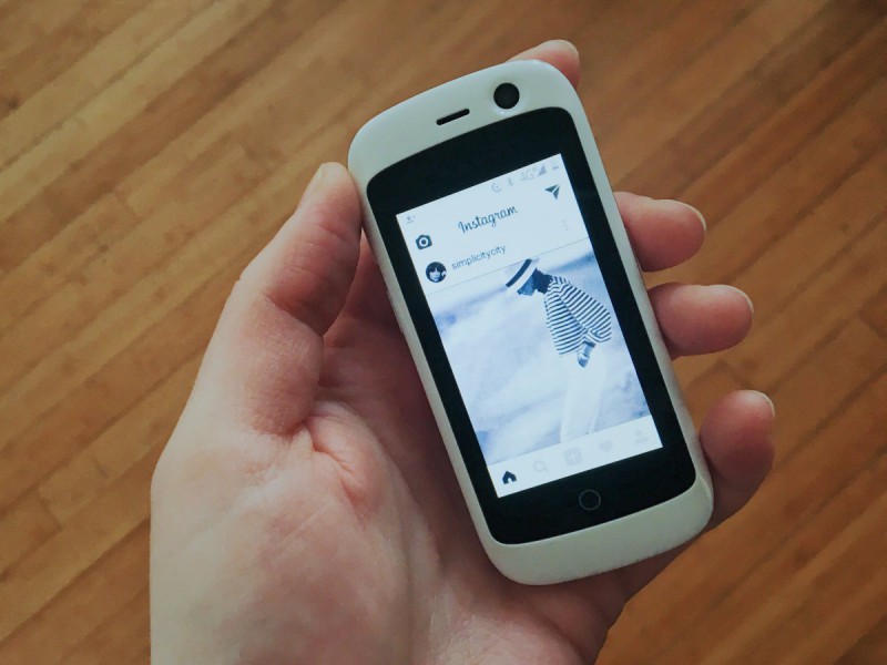 全球最小4G智能機(jī)：屏幕2.45英寸搭Nougat系統(tǒng)