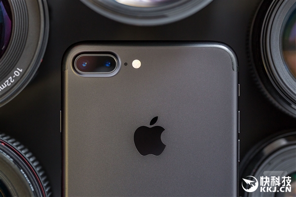 iPhone 8你還不買？蘋果新專利：妹紙自拍更漂亮