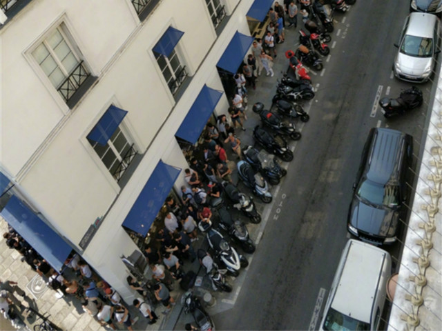 外國(guó)人來中國(guó)代購(gòu)小米 中國(guó)手機(jī)開始被世界追捧