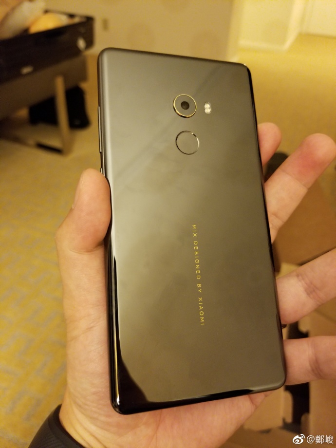 小米MIX 2黑色版真機(jī)搶先上手看:正面18:9全面屏
