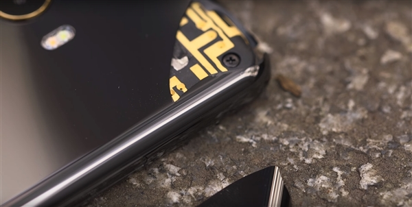 小米MIX 2全球第一碎