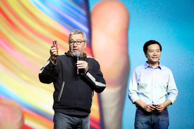 全面屏手機混戰(zhàn)：留劉?；虍媹A圈 你接受哪個風(fēng)格？