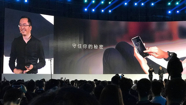 中國手機(jī)市場(chǎng)要從三分天下打到雙雄爭霸？它是最大變量