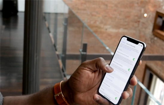 人臉識別體驗超棒！iPhone X被優(yōu)待