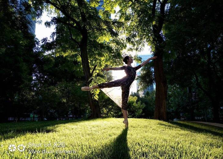 再獲殊榮 vivo X20全面屏獲“年度最佳拍照手機(jī)獎(jiǎng)”