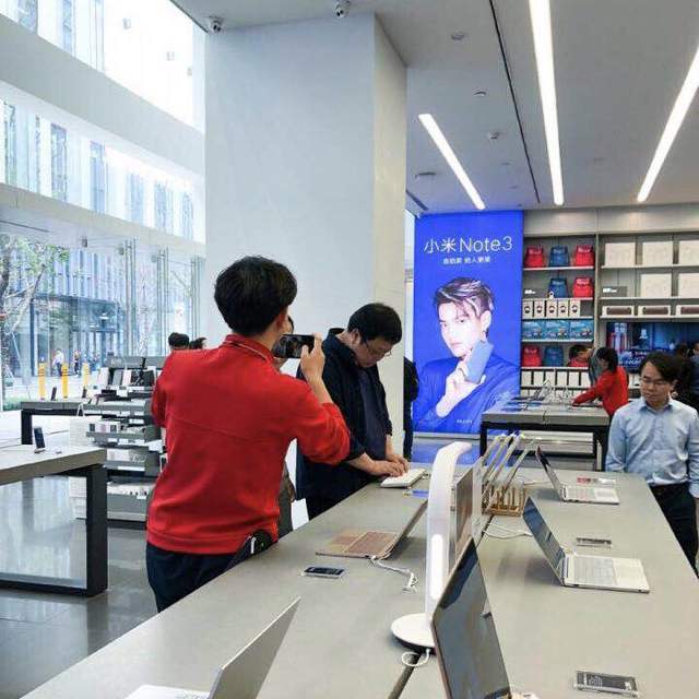 羅永浩拜訪小米旗艦店，錘子也要搞生態(tài)鏈了嗎？