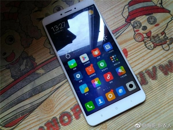 小米Max2車禍被撞彎，掰直還能打電話