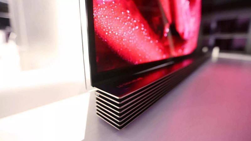 OLED面板三星蘋果獨(dú)占 國(guó)產(chǎn)手機(jī)掀起屏幕大戰(zhàn)