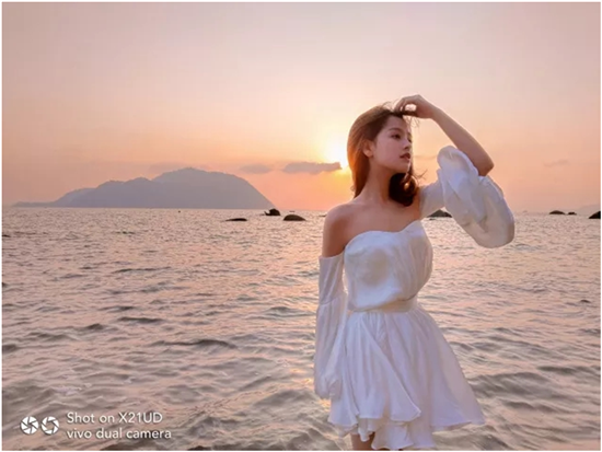 vivo X21屏幕指紋手機(jī)正式推出，AI智慧拍照厲害了