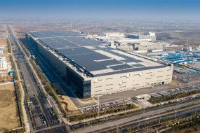 告別“少屏”之痛 崛起“顯示之都”——探訪京東方武漢10.5代液晶顯示生產(chǎn)線