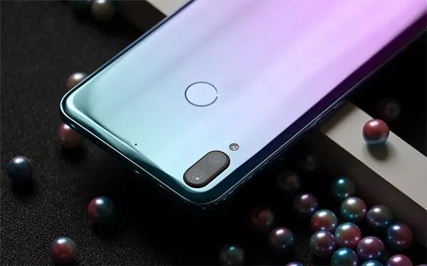 手機(jī)江湖下半場(chǎng)：5G、AI、屏下指紋、翻譯手機(jī)等開(kāi)啟新一輪廝殺