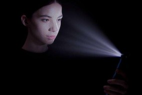 3D 結(jié)構(gòu)光還沒(méi)來(lái)得及普及，智能手機(jī)的光學(xué)革命又高潮了