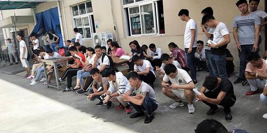 投資人臥底工廠調(diào)查藍(lán)領(lǐng)：他們真喜歡快手拼多多嗎