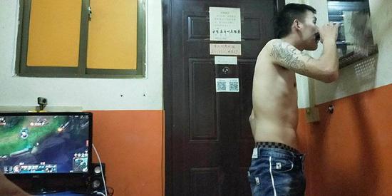 投資人臥底工廠調(diào)查藍(lán)領(lǐng)：他們真喜歡快手拼多多嗎