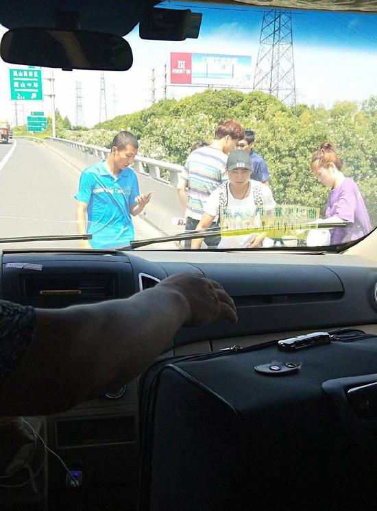 投資人臥底工廠調(diào)查藍(lán)領(lǐng)：他們真喜歡快手拼多多嗎