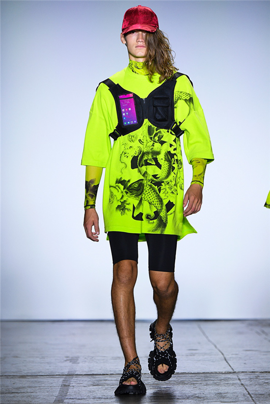 光感美學(xué)亮相紐約，vivo X23登上紐約時(shí)裝周T臺(tái)