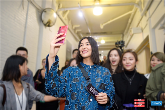 劉雯對話vivo產(chǎn)品設(shè)計師:時尚就是個性與自我的表達
