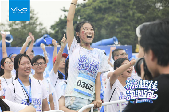 vivo、京東手機(jī)及迪信通合作再升級，引發(fā)年輕狂潮