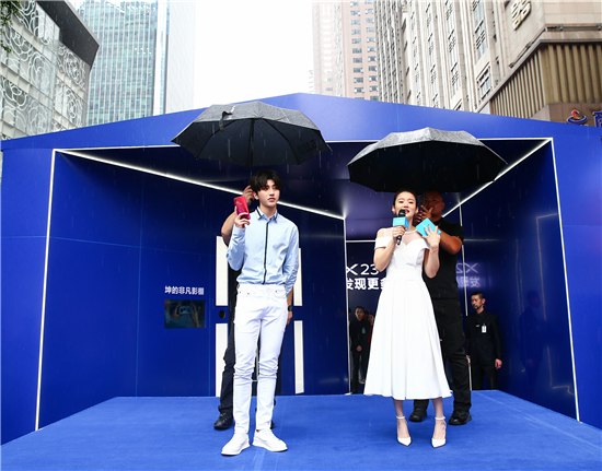 X23主題路演活動(dòng)開(kāi)啟，蔡徐坤帶你一同領(lǐng)略光感新時(shí)尚 