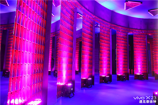 X23主題路演活動(dòng)開(kāi)啟，蔡徐坤帶你一同領(lǐng)略光感新時(shí)尚 