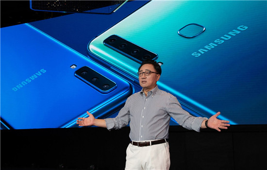 全球首款四攝像頭手機三星Galaxy A9發(fā)布