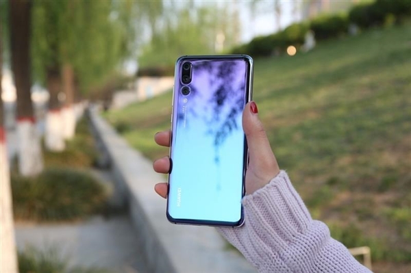 越來越多手機使用雙玻璃材質：你能接受嗎？