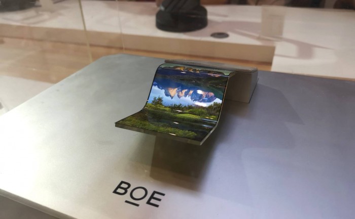 IHS：折疊式AMOLED面板出貨量將在2025年達(dá)到5000萬