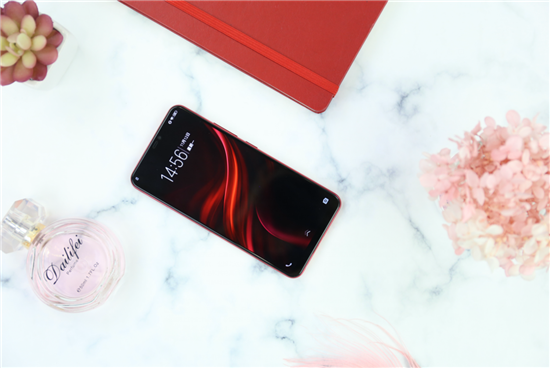 vivo Z1青春版上手體驗(yàn)：時(shí)尚外觀，旗艦實(shí)力