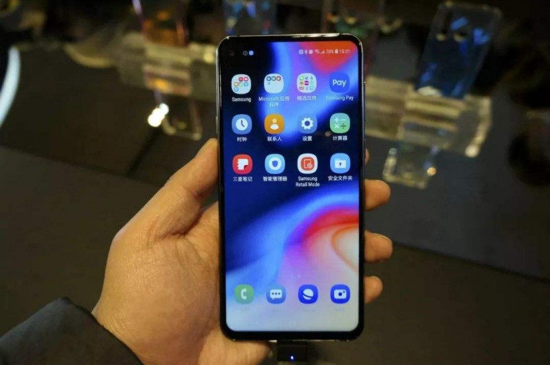 深天馬A:“挖孔屏”已量產(chǎn) 供應(yīng)多款品牌新機(jī)