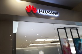 華為宣布已獲25份5G商業(yè)合同 營收將突破1000億美元