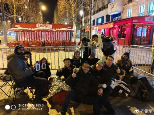 小米法國(guó)巴黎香榭麗舍店明日開業(yè) 米粉凌晨3點(diǎn)排隊(duì)