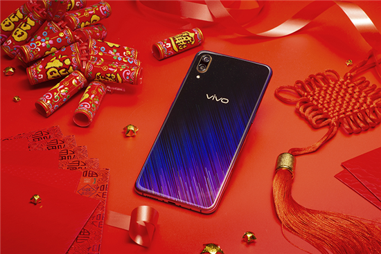 春節(jié)煥顏煥新機(jī) X23幻彩版新配色冰雕錦鯉送祝福