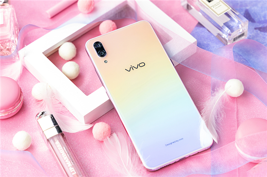 vivo X23幻彩版情人節(jié)視頻引熱議，網(wǎng)友：這才是我的愛情
